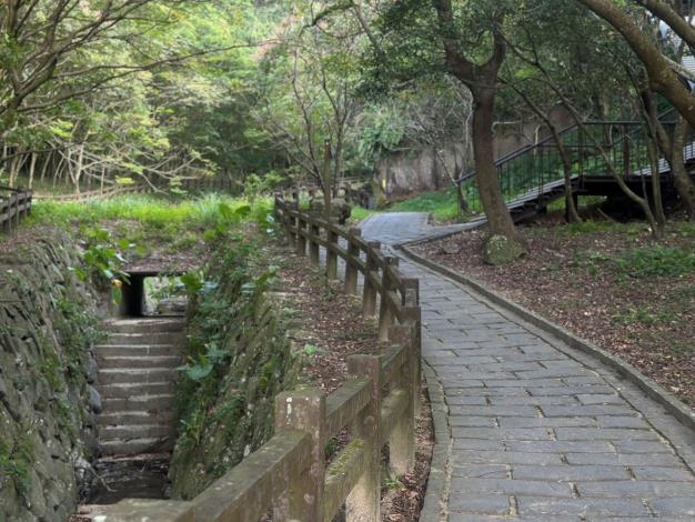 豹山溪整治區石材步道與階梯資料照