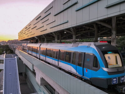 三鶯線列車與車站外觀